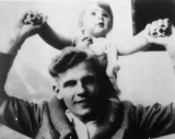 Кристоф Пробс с сыном Михой, 1942 г.