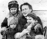 Сербия 1923 год. Елизавета Скобцова с детьми: Юра, Настя, Гаяна