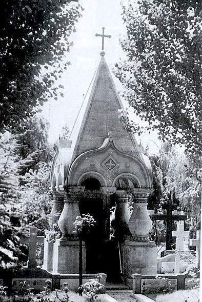 Памятник русским воинам, погибшим в рядах французской армии (1939-1945). Кладбище Сен-Женевьев де Буа